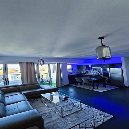 פרוטאראס Golden Bay Deluxe Holiday Apartment מראה חיצוני תמונה