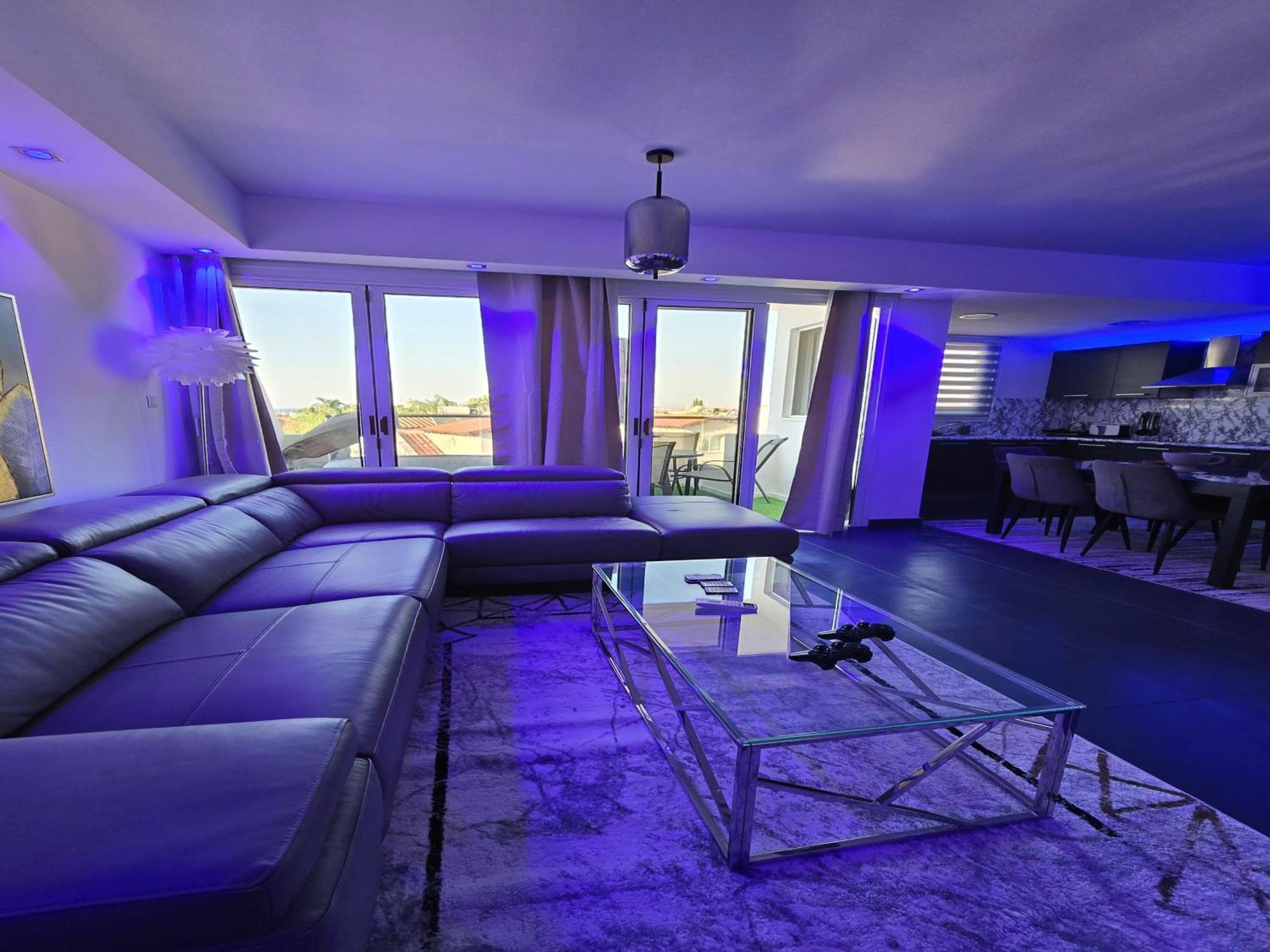 פרוטאראס Golden Bay Deluxe Holiday Apartment מראה חיצוני תמונה