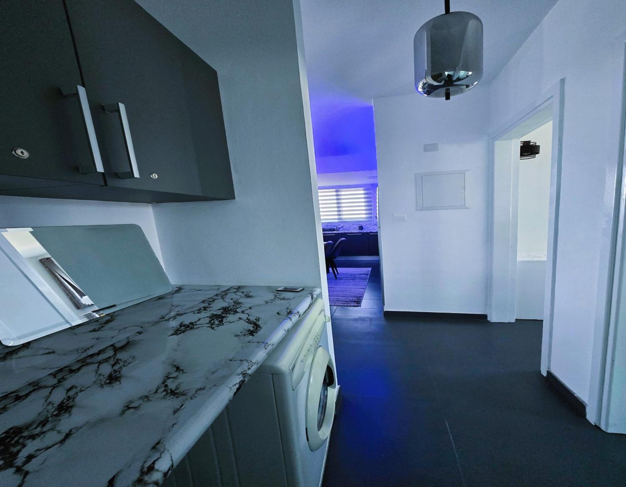 פרוטאראס Golden Bay Deluxe Holiday Apartment מראה חיצוני תמונה