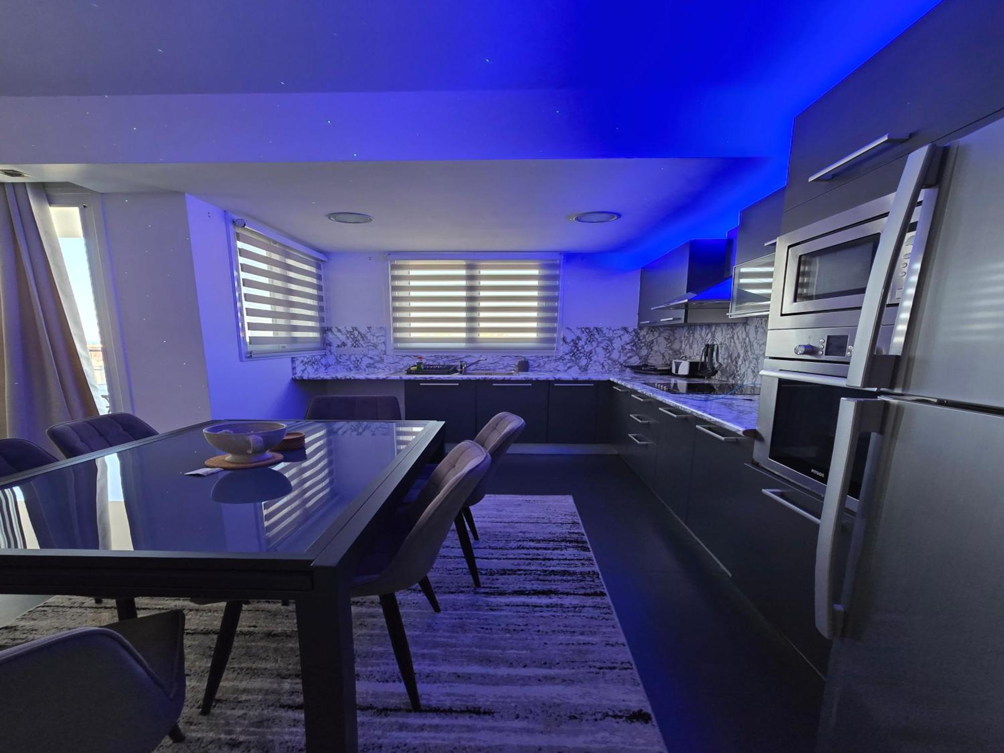 פרוטאראס Golden Bay Deluxe Holiday Apartment מראה חיצוני תמונה