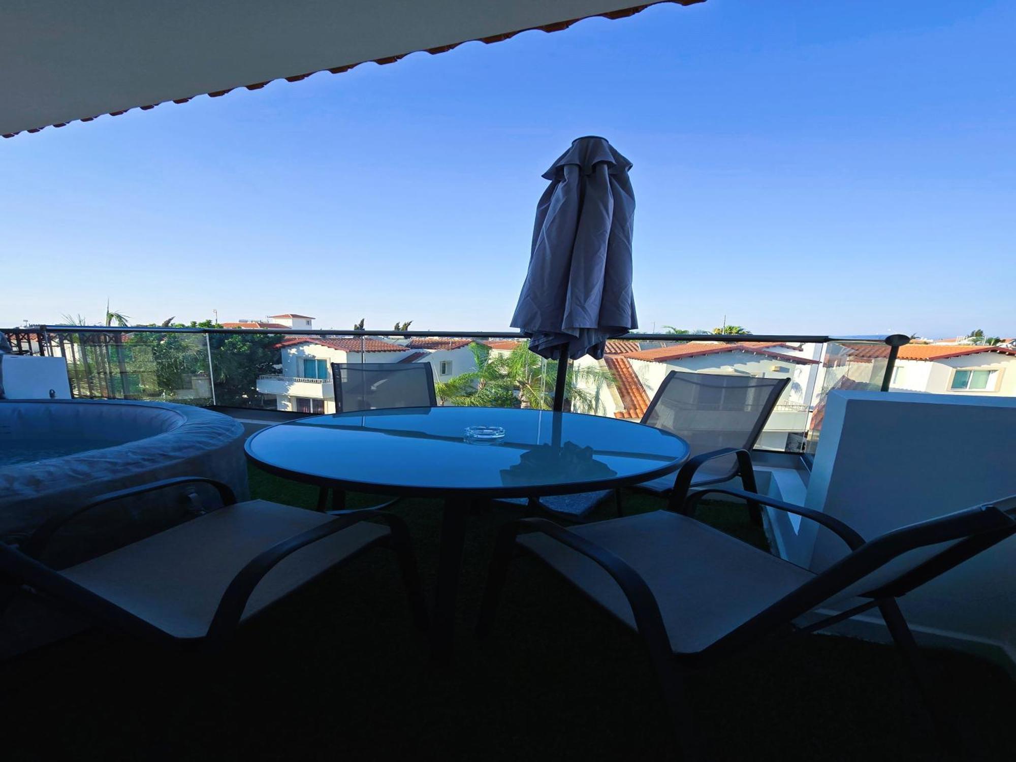 פרוטאראס Golden Bay Deluxe Holiday Apartment מראה חיצוני תמונה