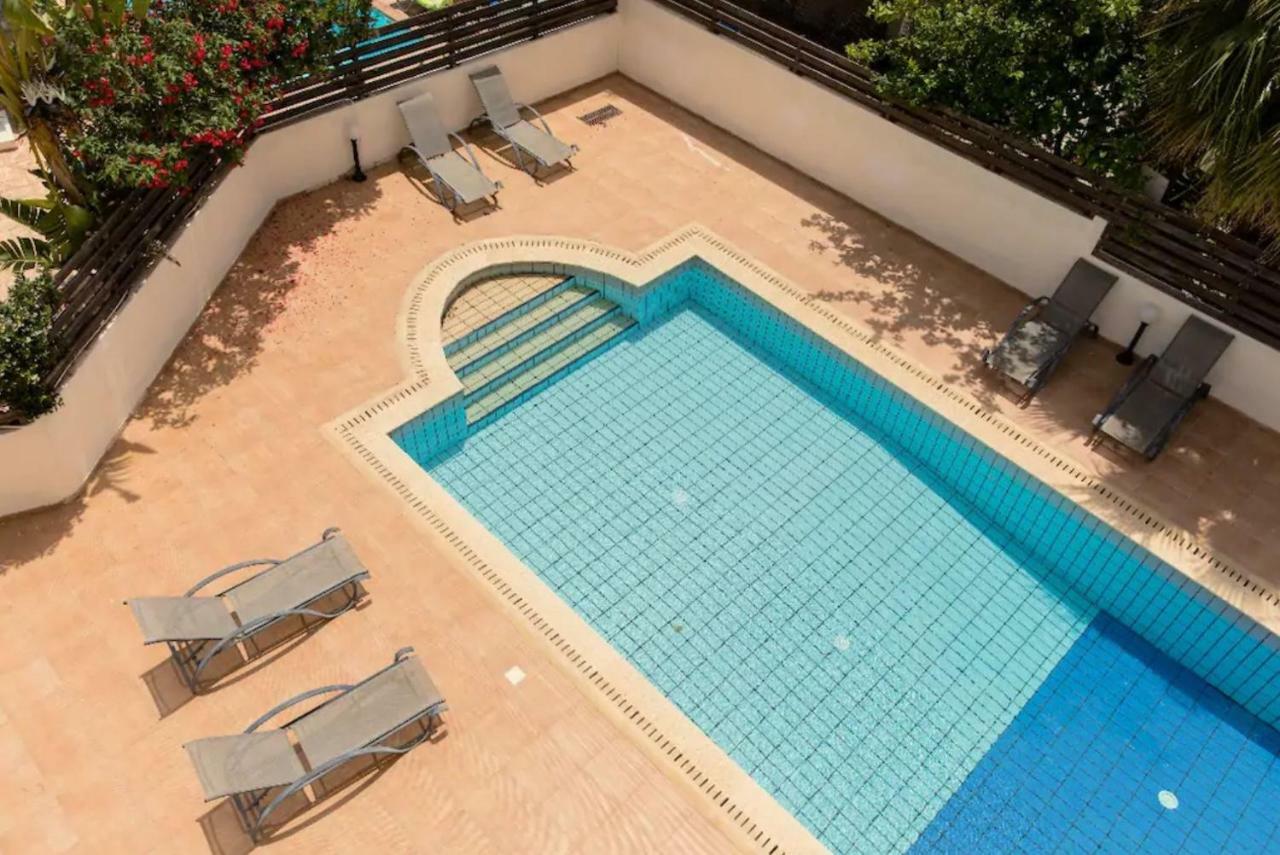 פרוטאראס Golden Bay Deluxe Holiday Apartment מראה חיצוני תמונה