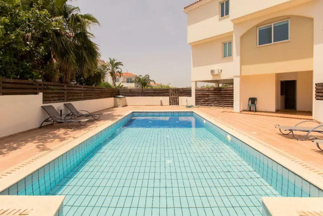פרוטאראס Golden Bay Deluxe Holiday Apartment מראה חיצוני תמונה